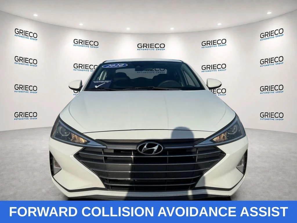 Used 2020 White Hyundai SE image 2