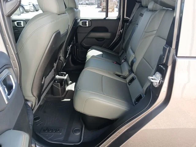 New 2026 Granite Crystal Metallic Clear-Coat Exterior Paint Jeep Mojave X image 14