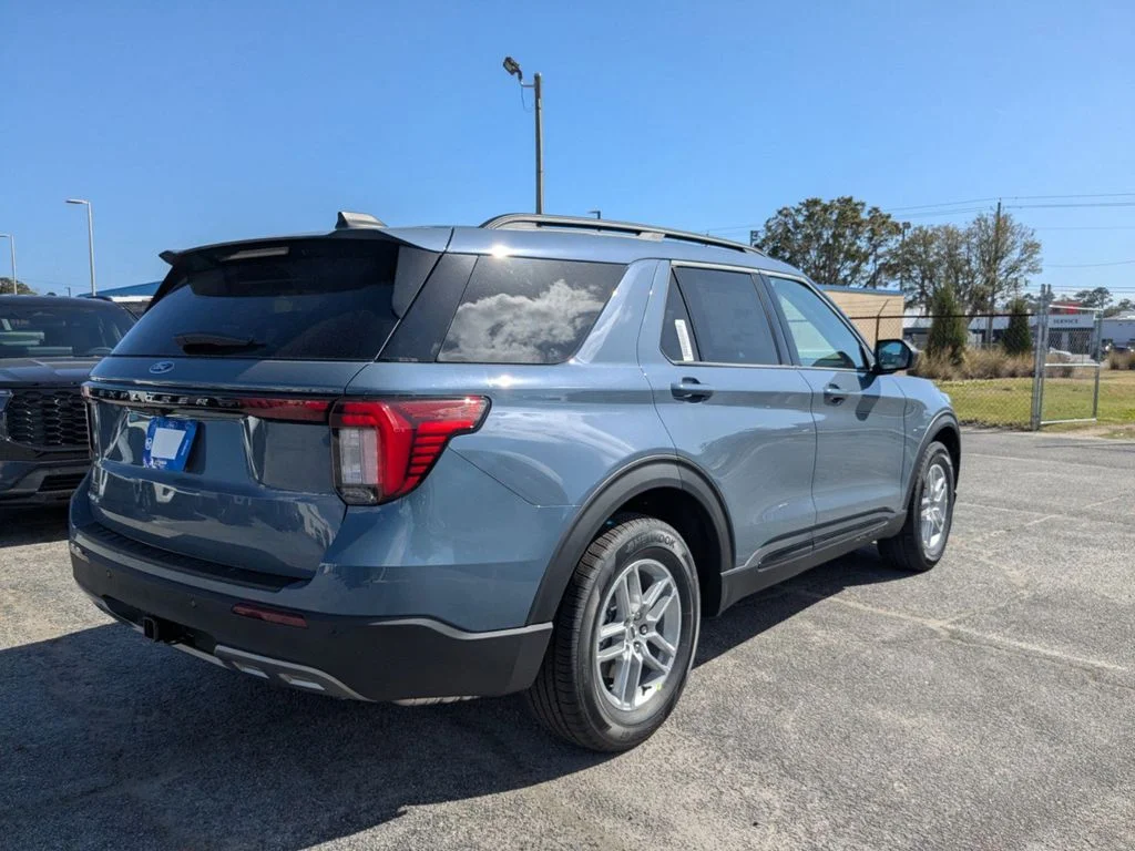 New 2026 Vapor Blue Metallic Ford Active image 4