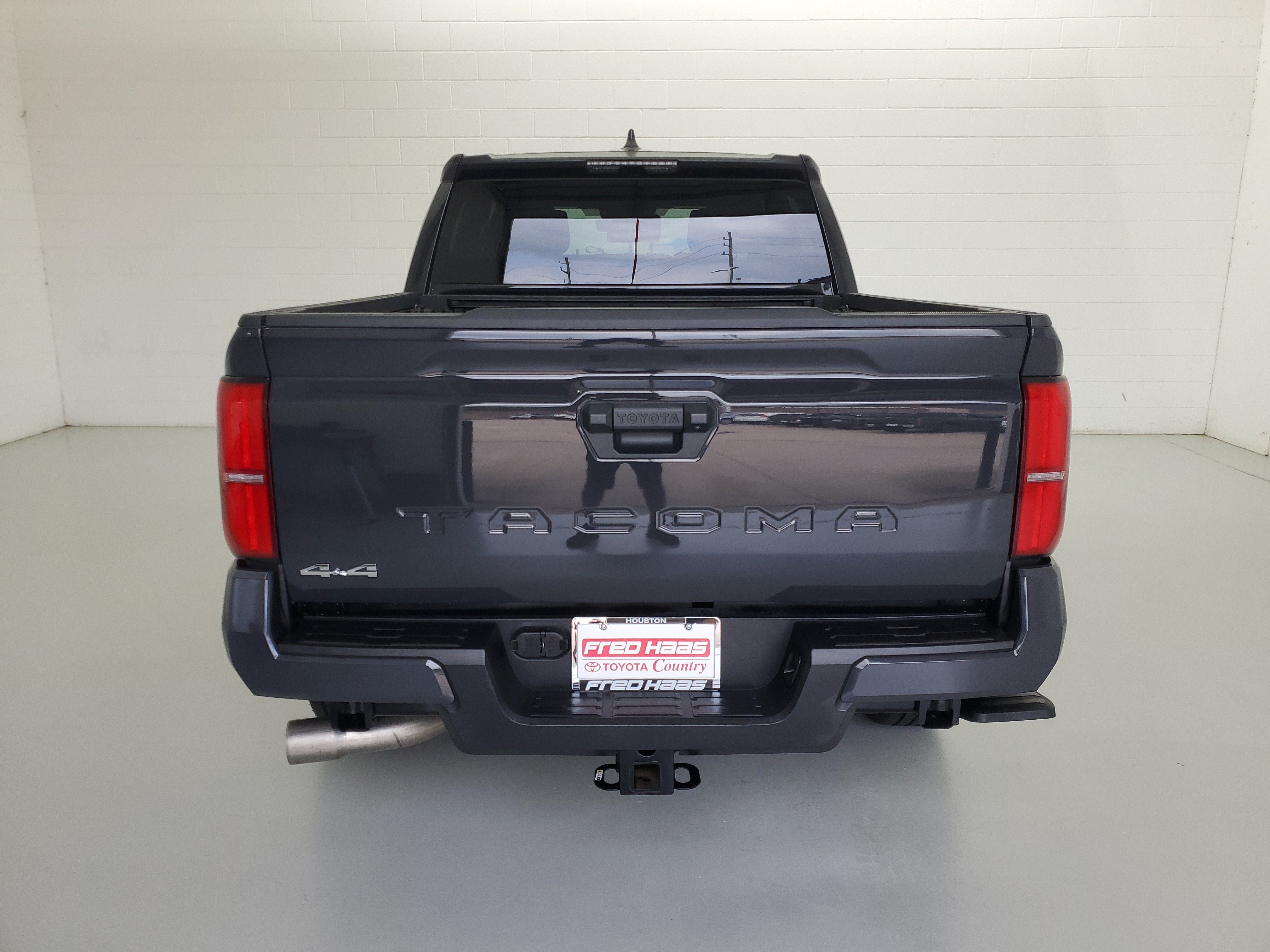 Used 2025 Underground Toyota SR5 image 6