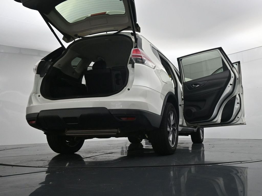 Used 2016 White Nissan SL image 45