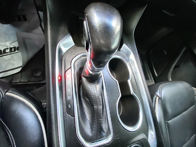 Used 2022 IRIDESCENT PEARL TRICOAT Chevrolet Premier image 20