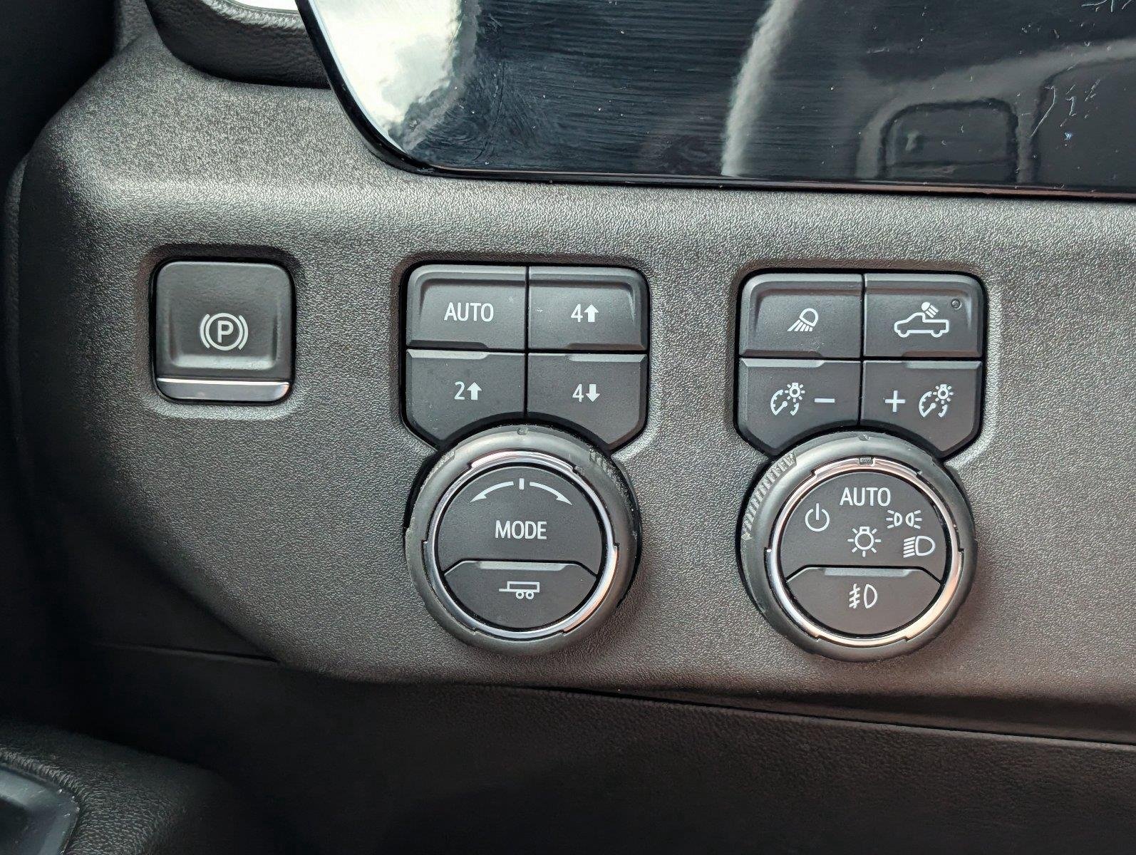 Used 2024 Iridescent Pearl Tricoat Chevrolet High Country image 29