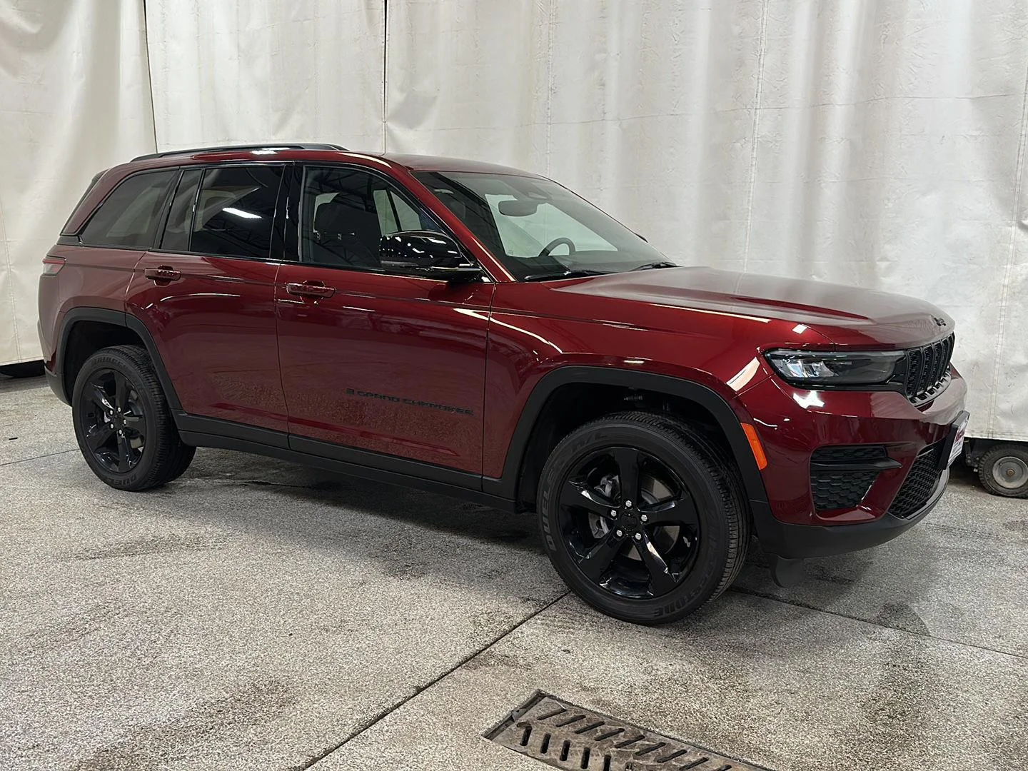 Used 2023 Velvet Red Pearlcoat Jeep Altitude X image 7