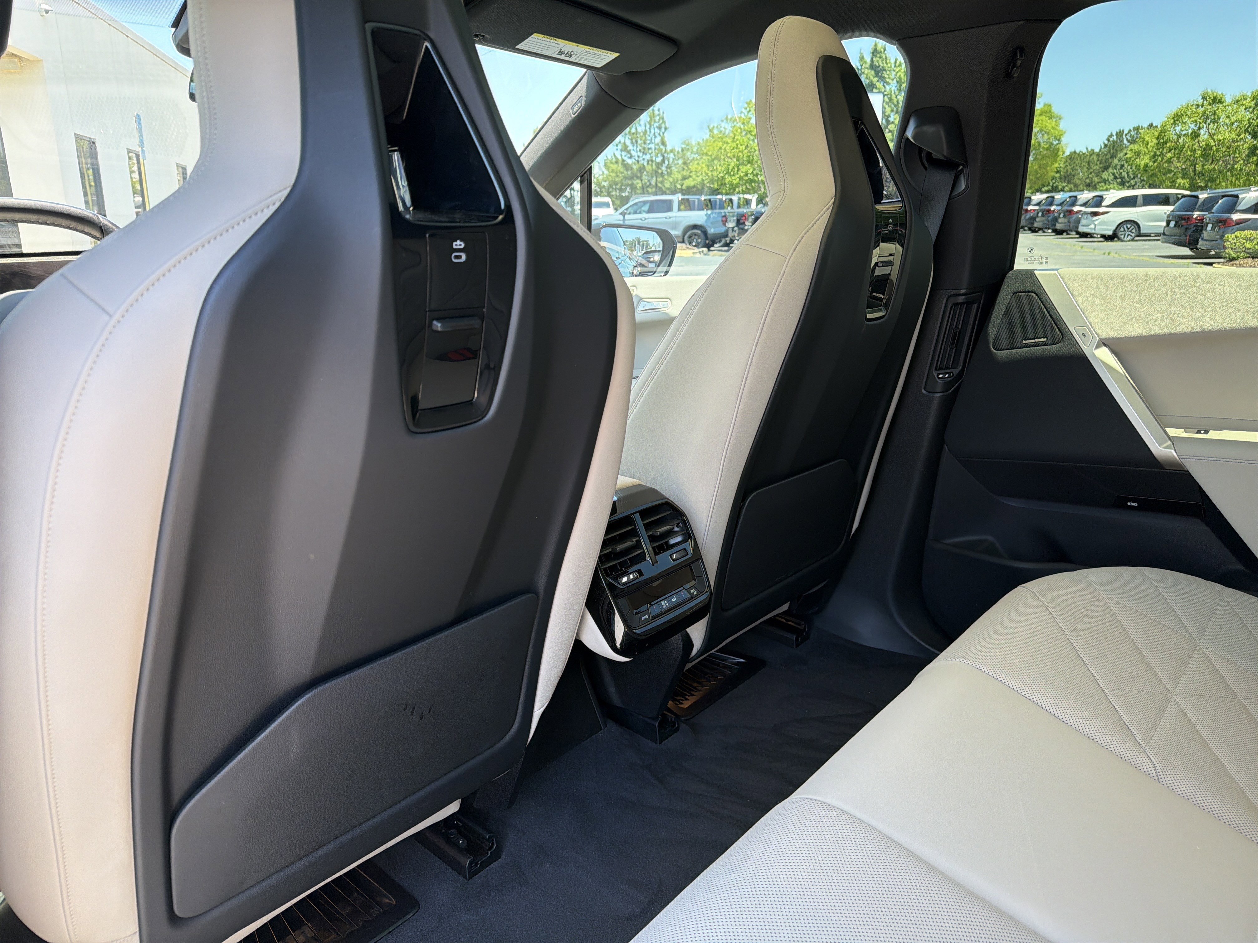 Used 2024 Black Sapphire Metallic BMW xDrive50 image 17