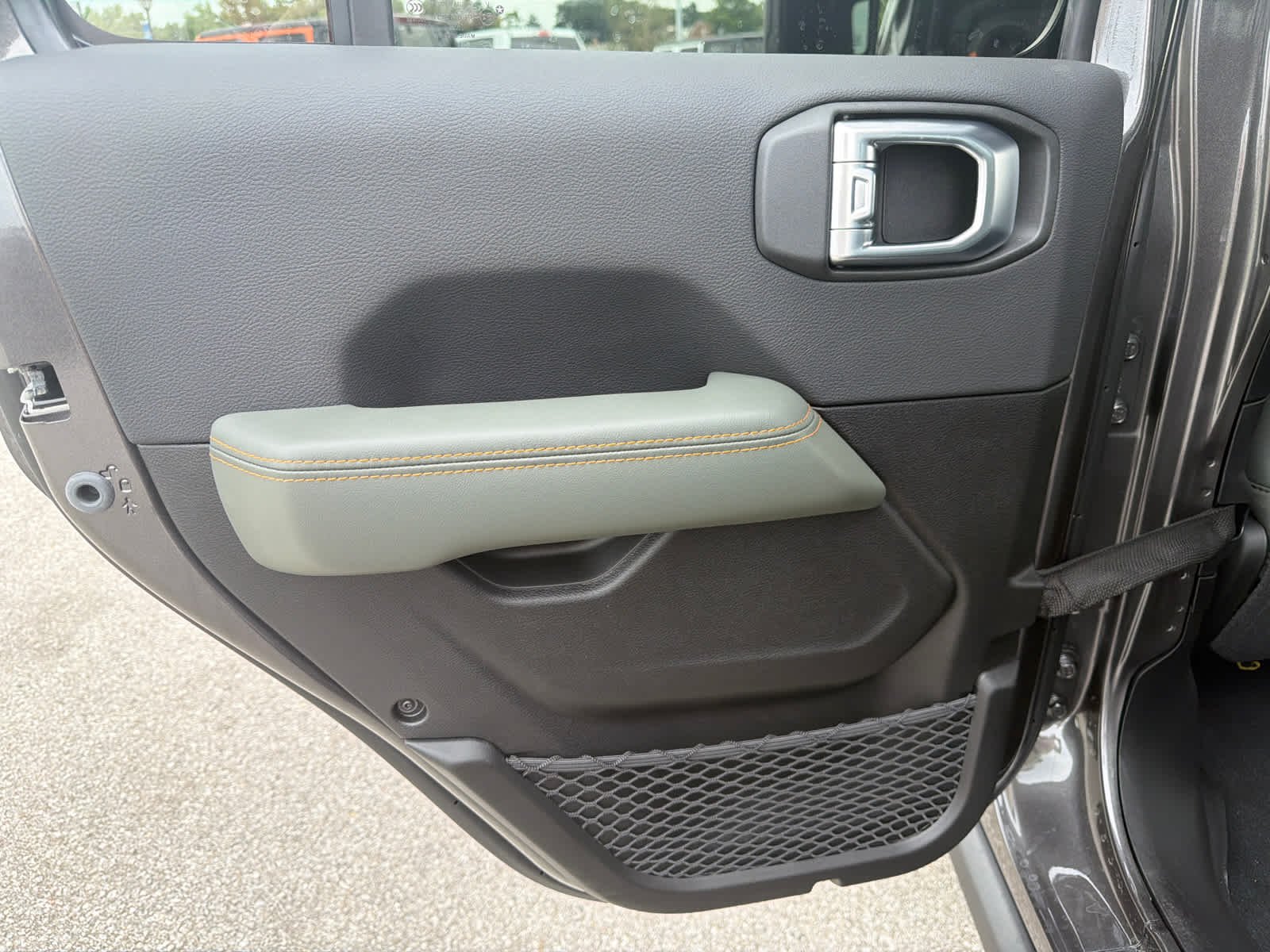 New 2026 Granite Crystal Metallic Clearcoat Jeep Mojave X image 11