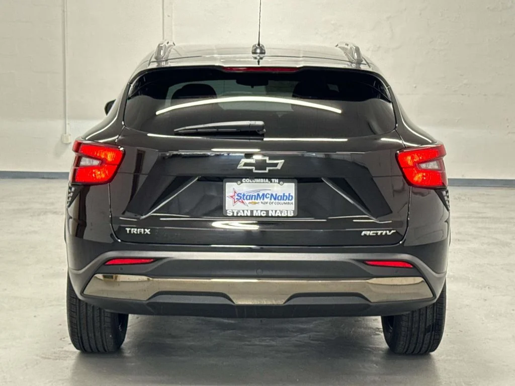New 2026 Mosaic Black Metallic Chevrolet ACTIV image 7