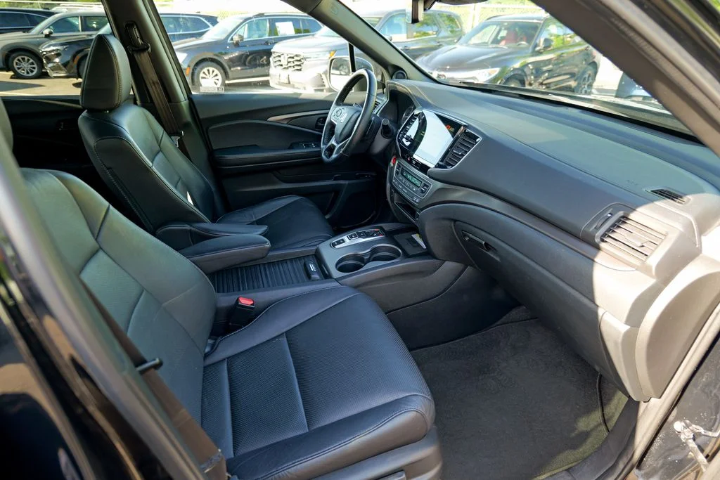 Used 2023 Black Honda EX-L image 34