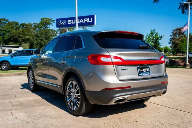 Used 2016 Luxe Metallic Lincoln Reserve image 4
