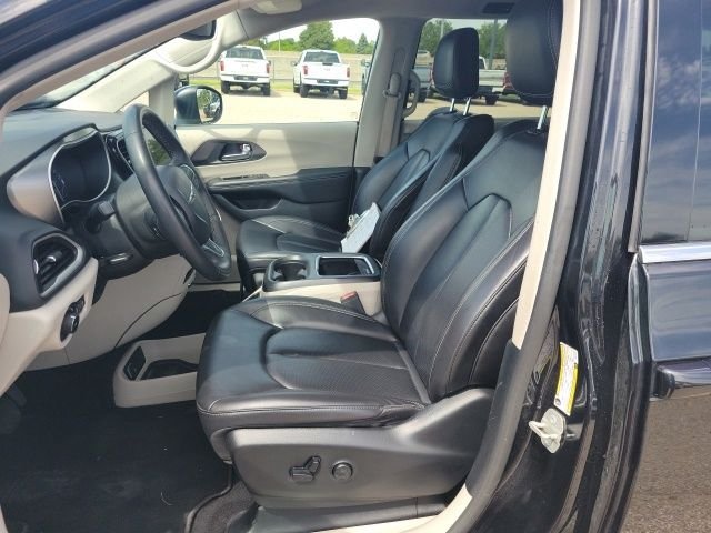 Used 2023 Black Chrysler Touring L image 14