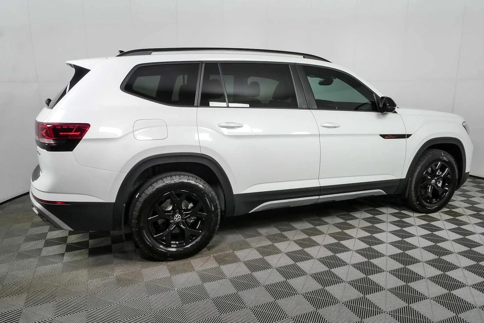 New 2026 Opal White Pearl Volkswagen 2.0T Peak Edition image 2