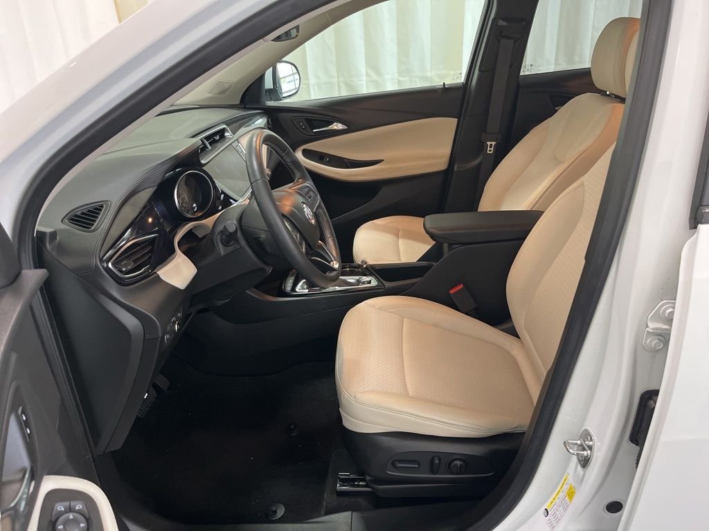 Used 2023 White Buick Select image 3