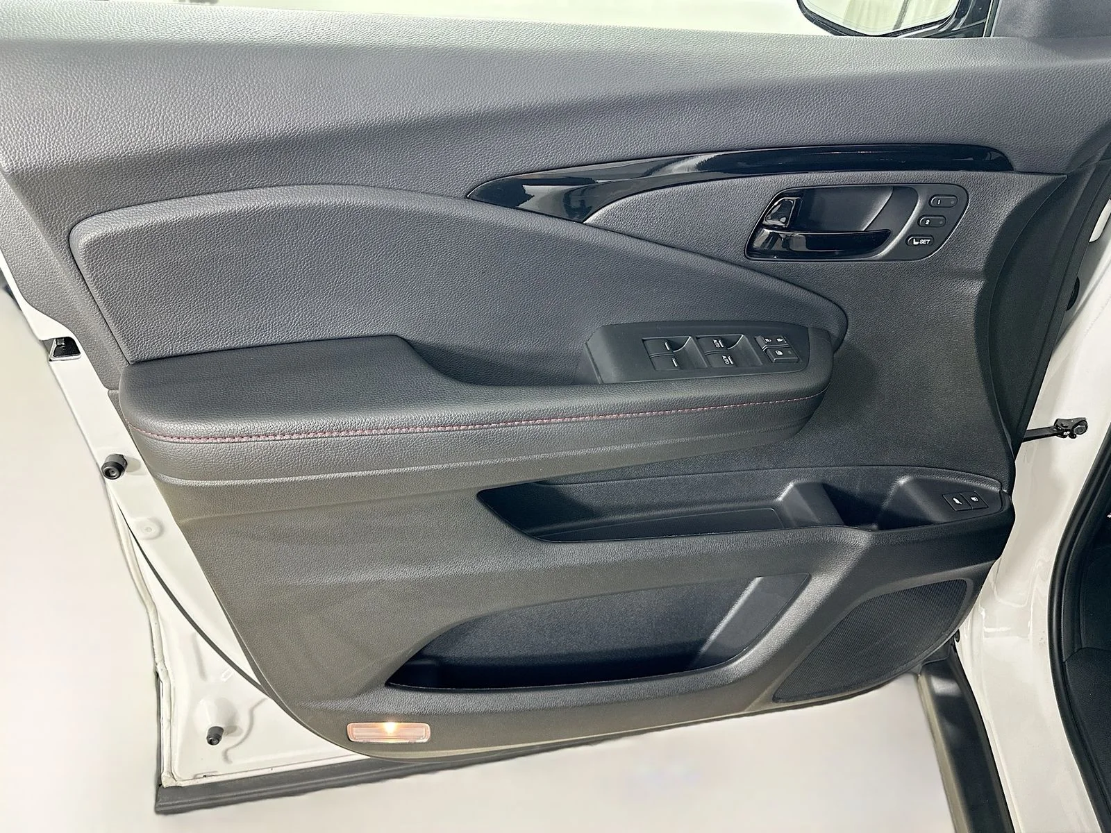 Used 2024 White Honda  image 16