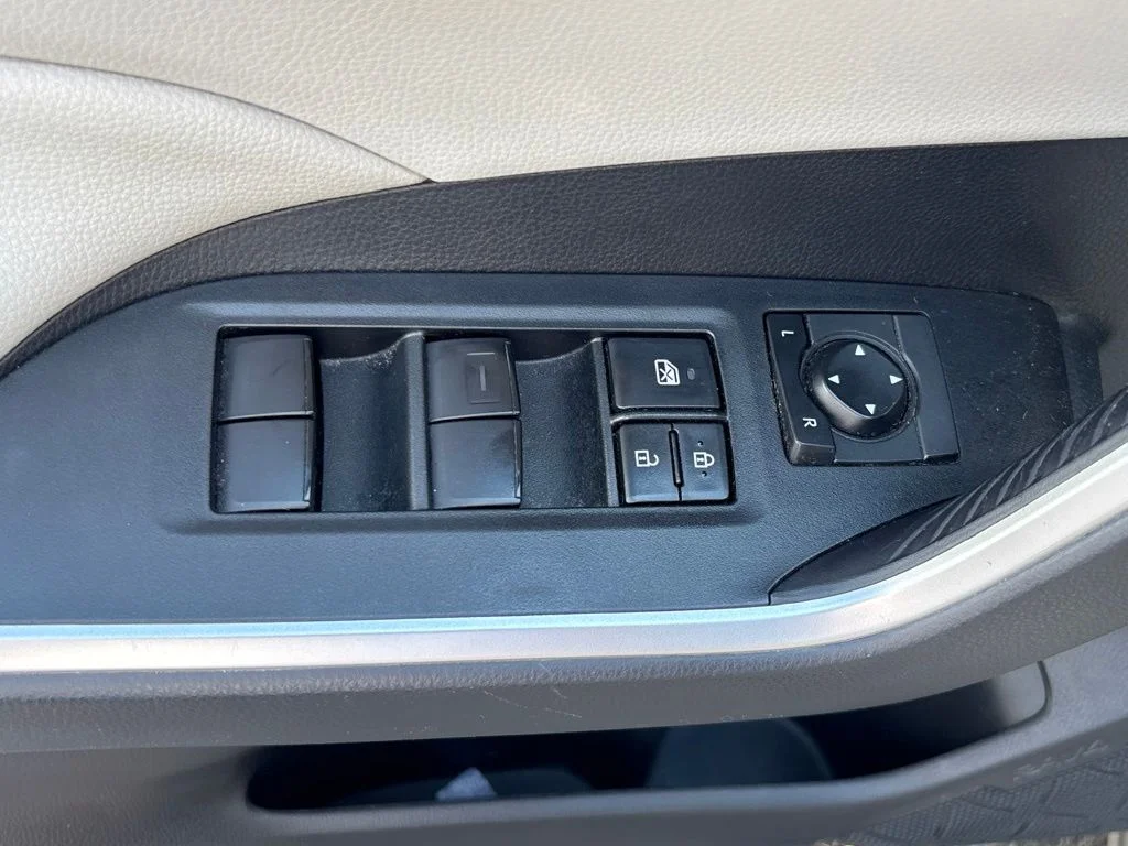 Used 2019 Gray Toyota XLE image 7