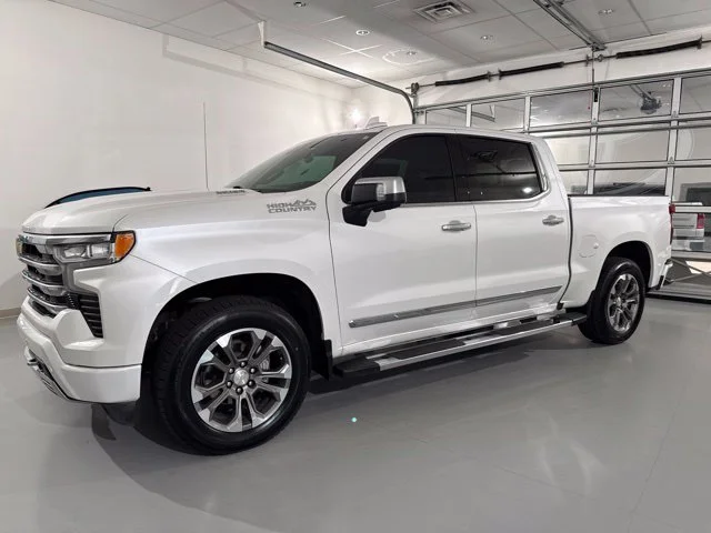Used 2024 Beige Chevrolet High Country image 3