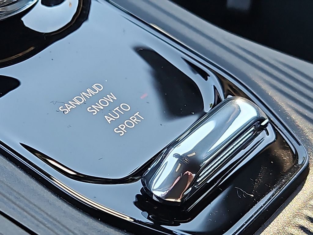 New 2026 Diamond Black Crystal Pearlcoat Jeep Limited image 17