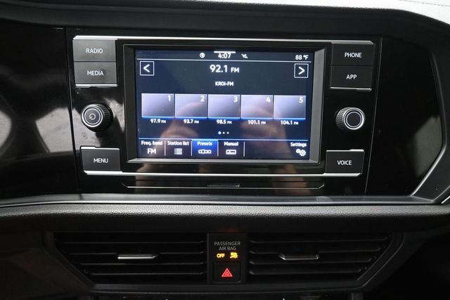 Used 2023 Platinum Gray Metallic Volkswagen 1.5T SE image 9