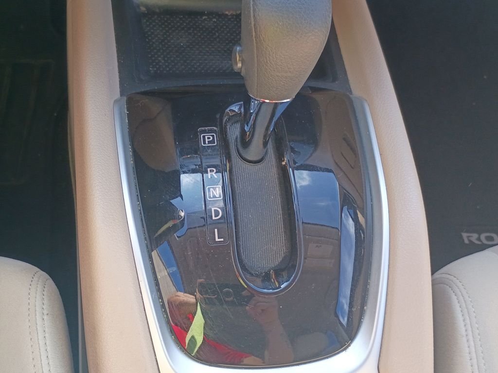 Used 2016 Cayenne Red Nissan SV image 22