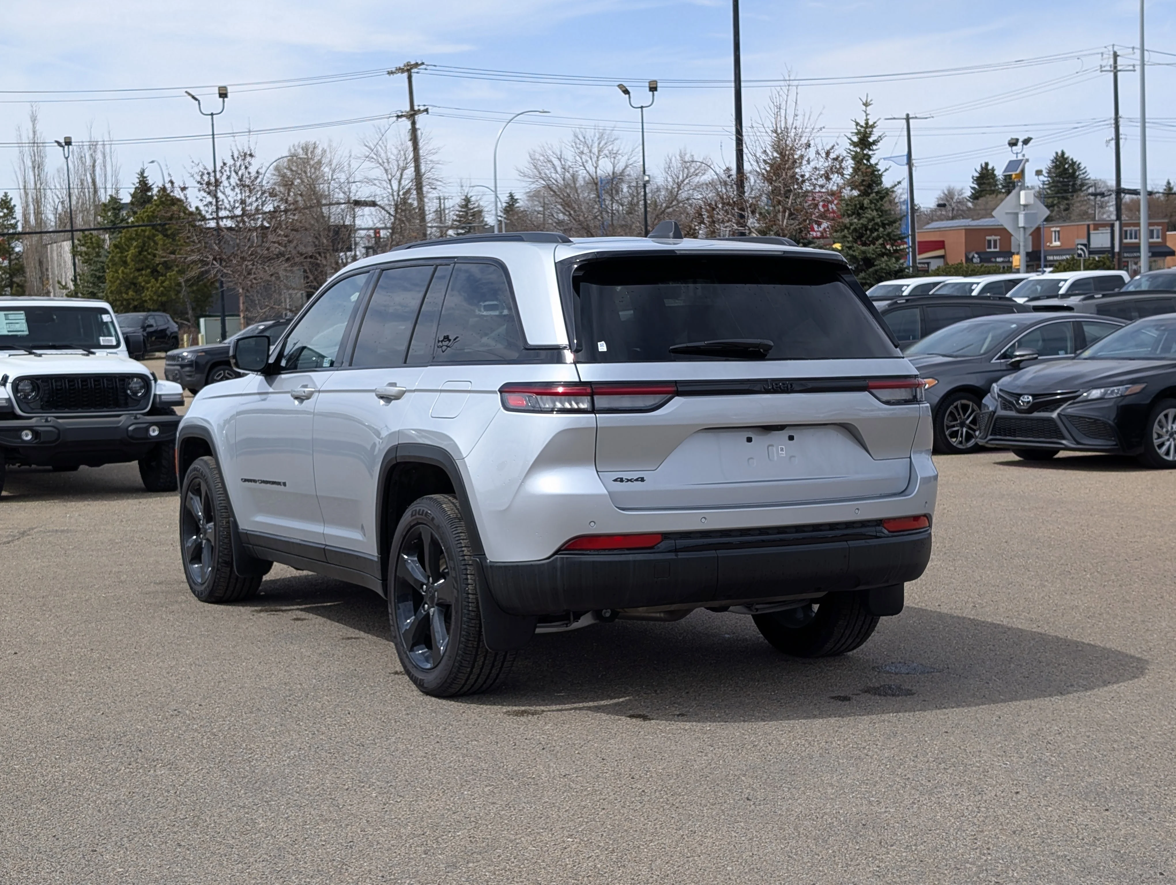 New 2025 Silver Zynith Jeep Altitude image 4