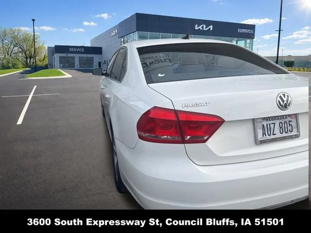Used 2013 White Volkswagen 2.5 SE image 14