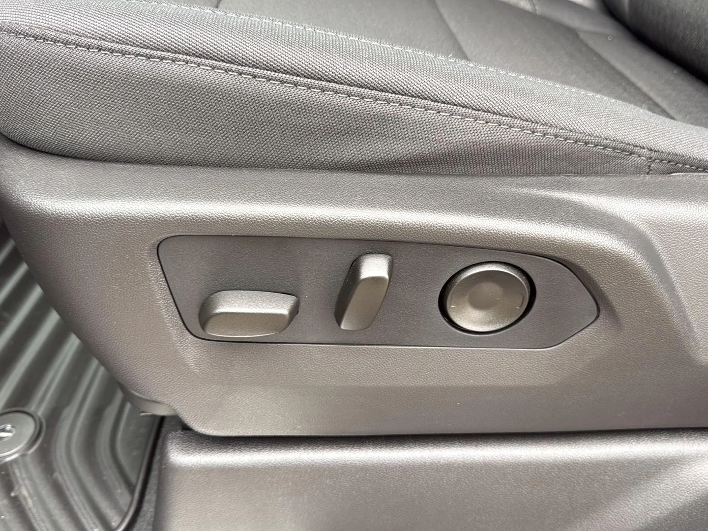 New 2026 Sterling Gray Metallic Chevrolet LT (2FL) image 10