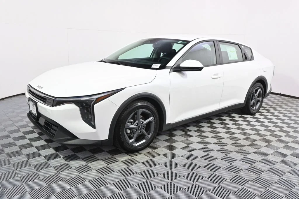 Used 2025 Kia K4 LXS with VIN 3KPFT4DE7SE133931 for sale in Minneapolis, Minnesota