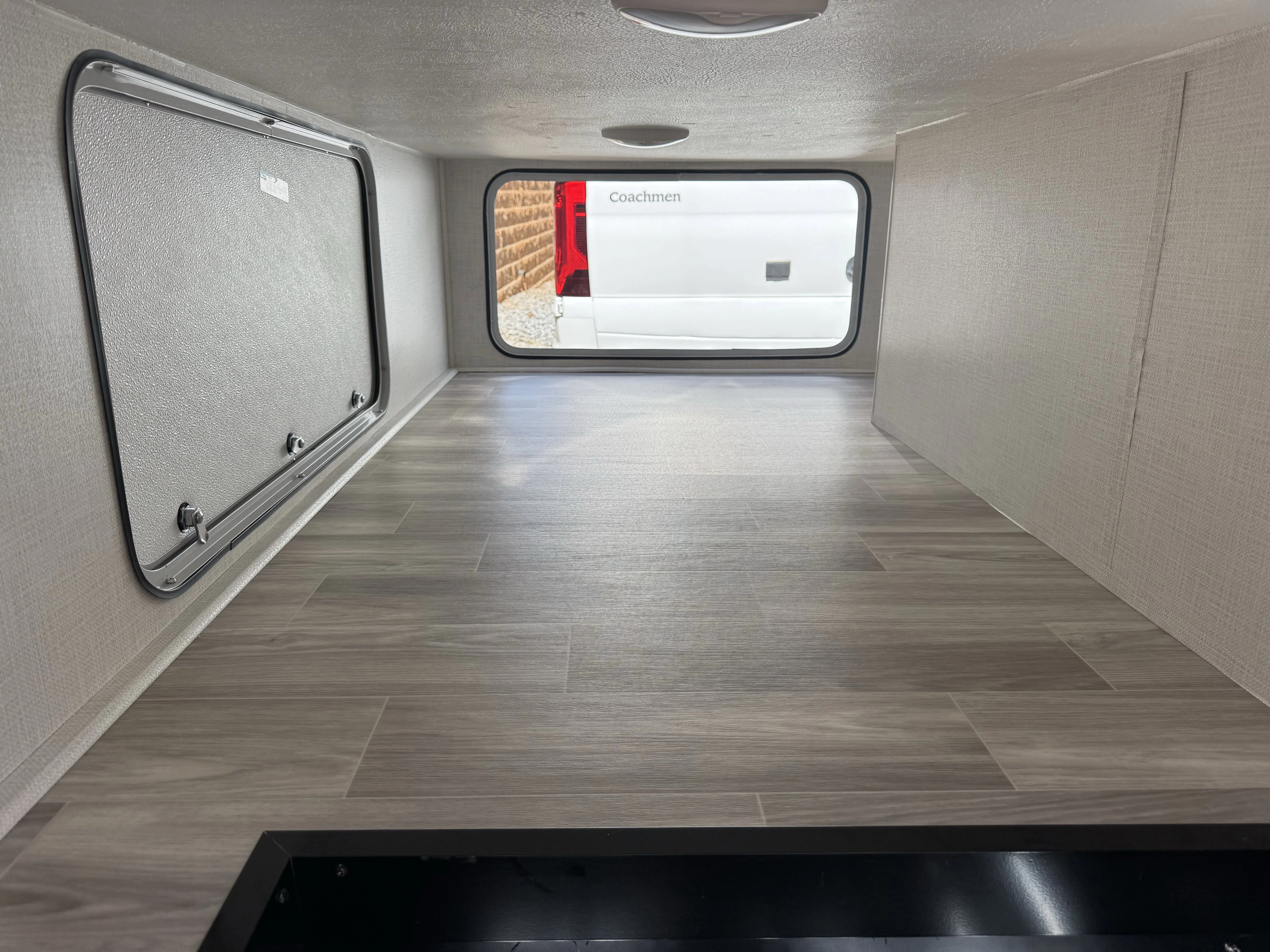 New 2026  Thor Motor Coach  image 8