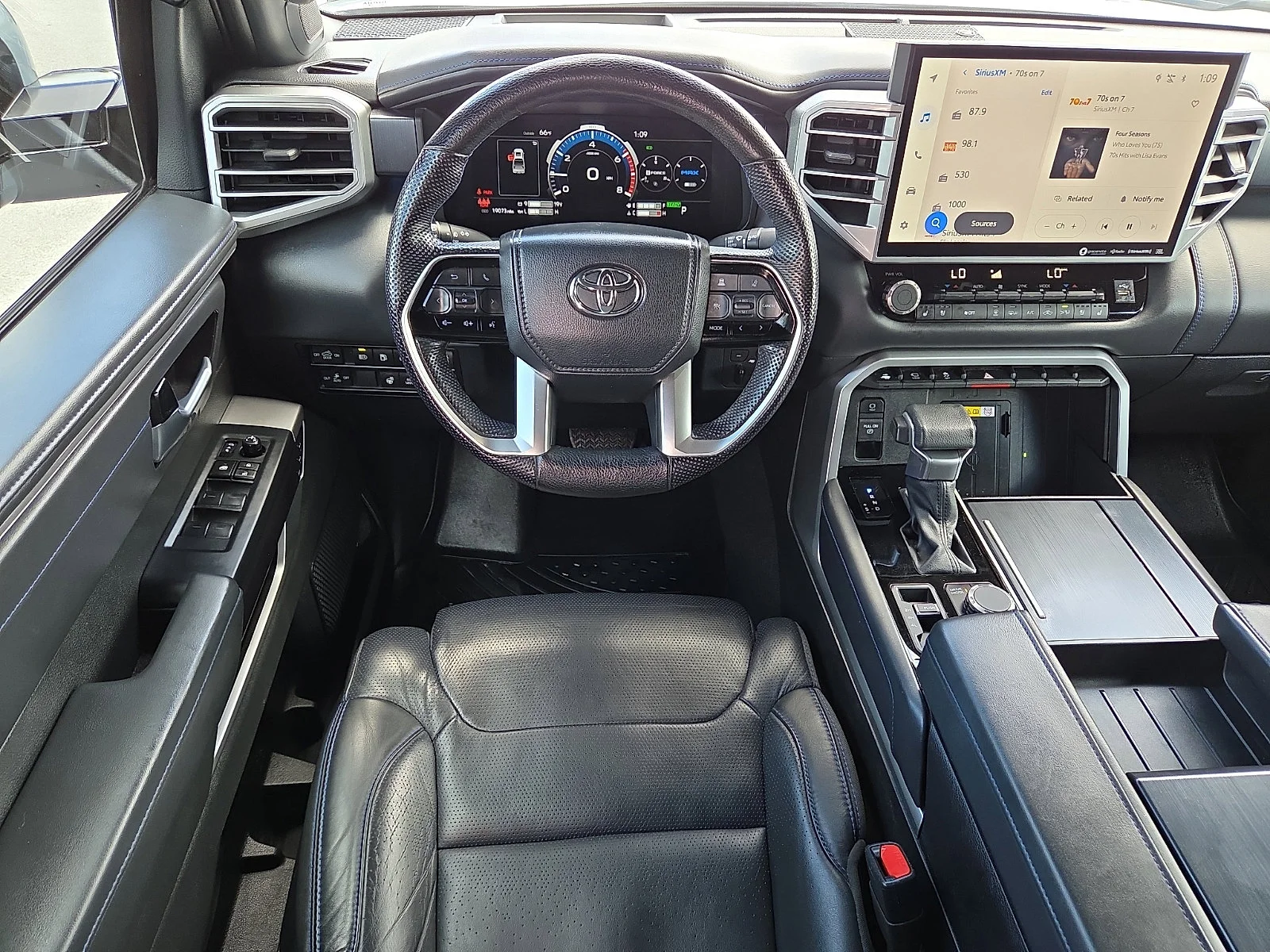 Used 2024  Toyota Platinum Hybrid image 11