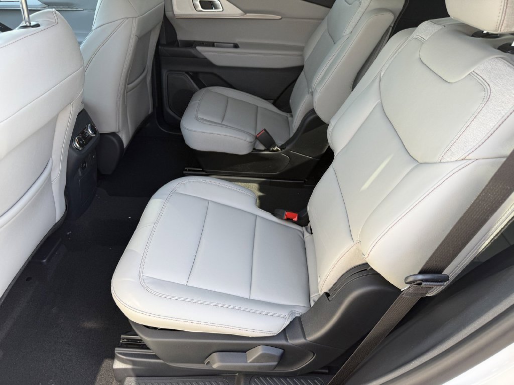 New 2026 Star White Metallic Tri-Coat Ford Active image 22