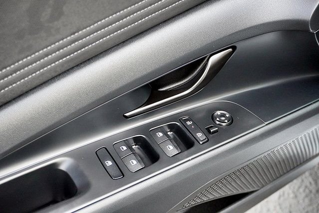 Used 2026 White Hyundai SEL Sport image 21