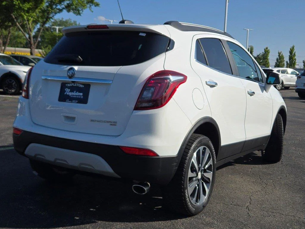 Used 2022 Summit White Buick Preferred image 11