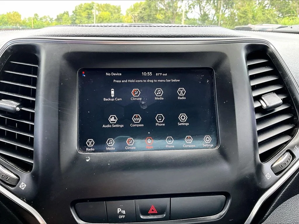 Used 2020 Gray Jeep Latitude Plus image 19