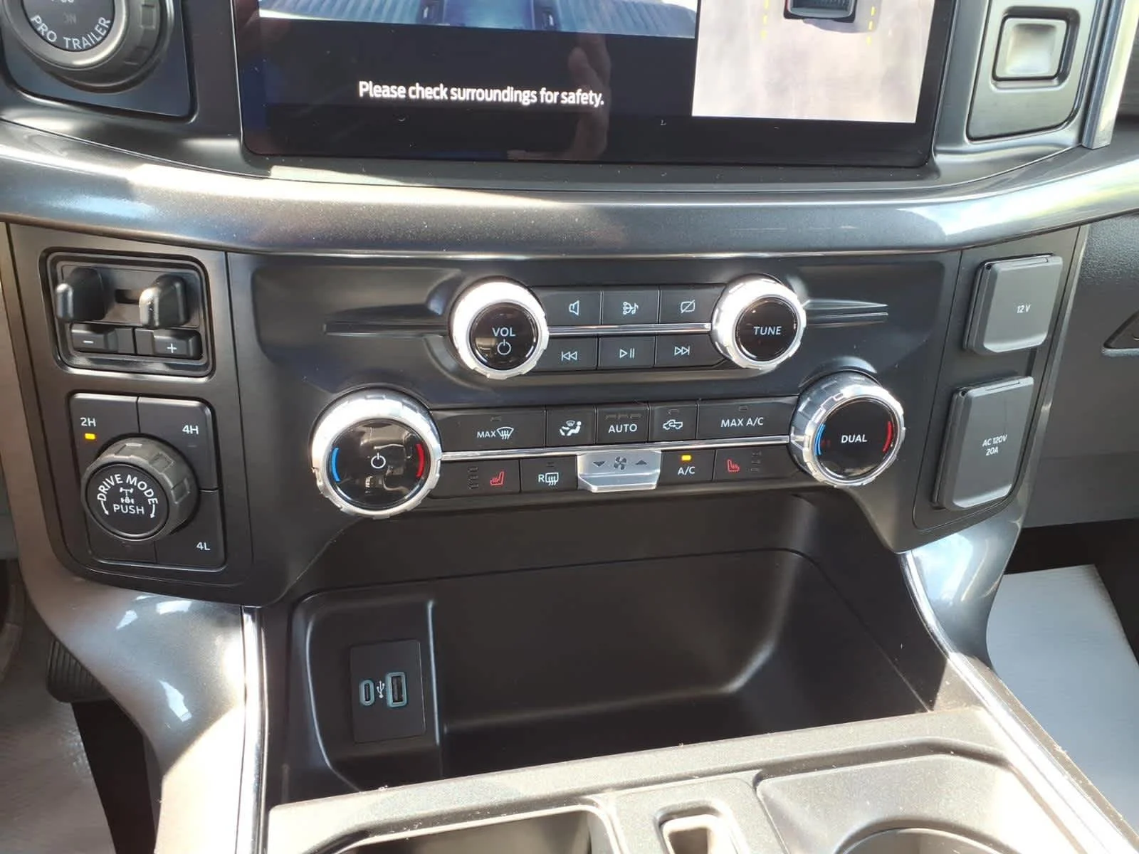 Used 2023 Oxford White Ford XLT image 17
