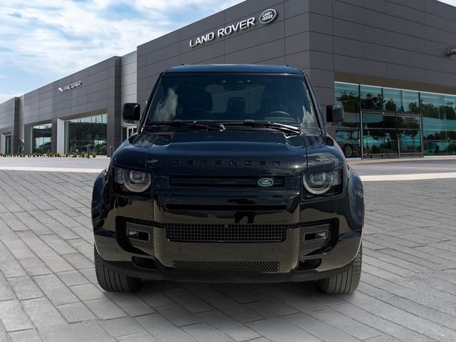 Used 2024 Black Land Rover X-Dynamic SE image 8