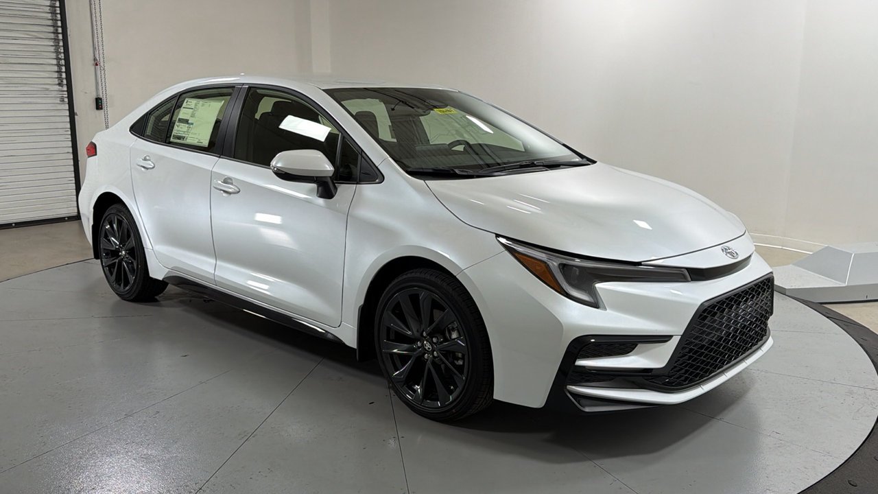 New 2027 Wind Chill Pearl <sup>1</sup> Toyota  SE image 3