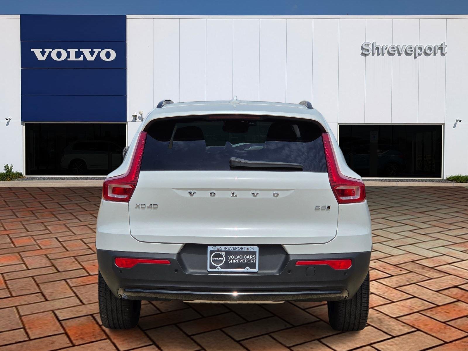 Used 2025 Crystal White Pearl Volvo Plus Dark Theme image 5