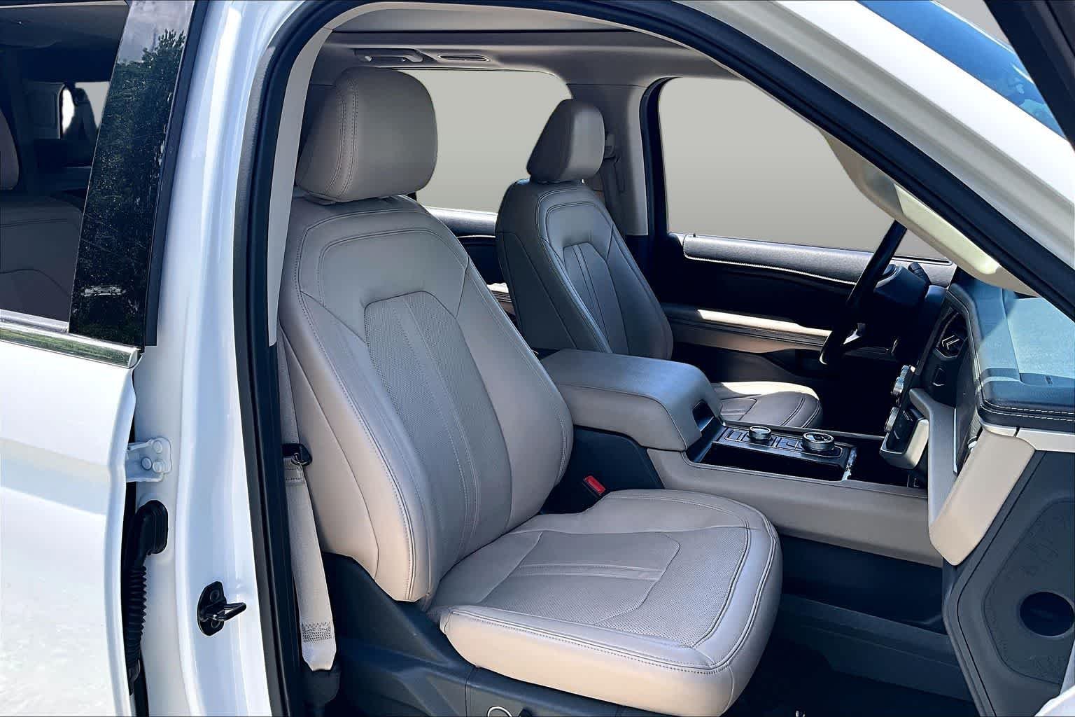 Certified Used 2023 Oxford White Ford Limited image 11