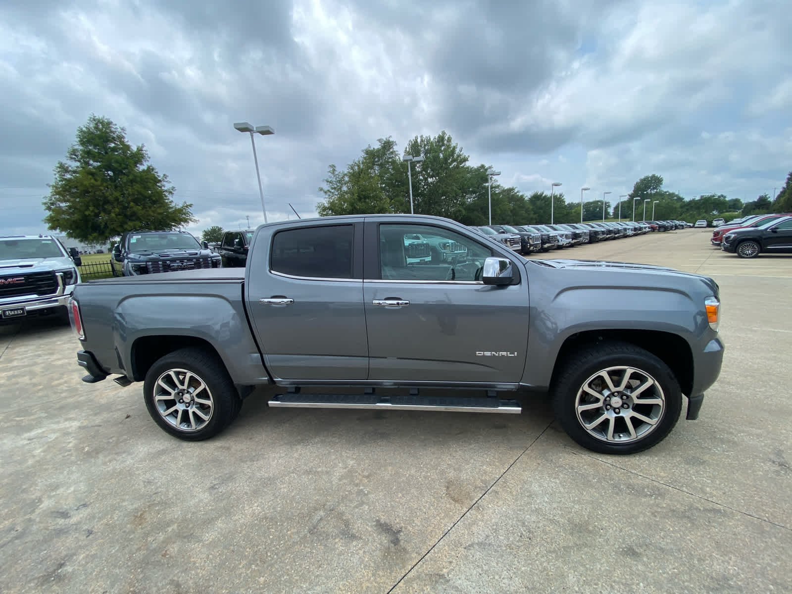 Used 2019 SATIN STEEL METALLIC GMC 4WD Denali image 3