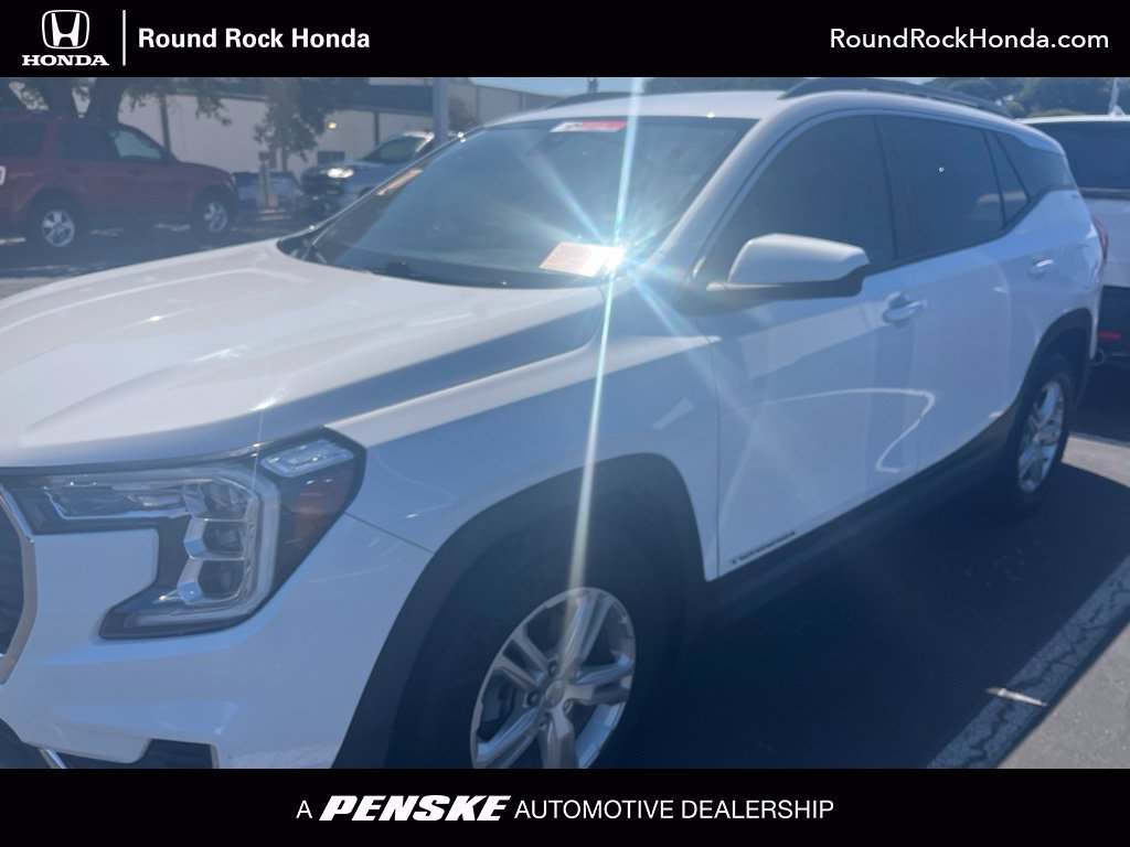 Used 2023 Summit White GMC SLE image 1