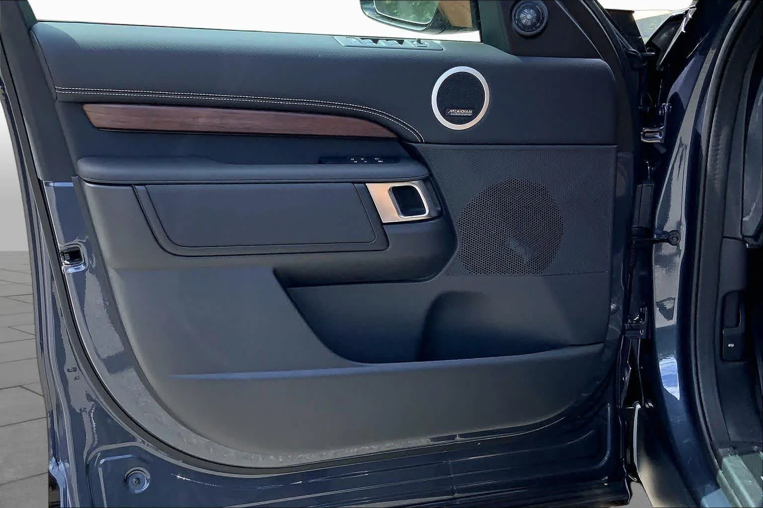 New 2026 Varesine Blue Land Rover Dynamic SE image 10