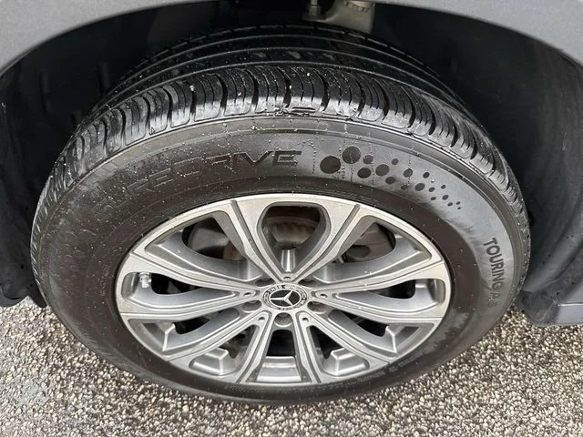 Used 2024  Mercedes-Benz GLC 300 image 11