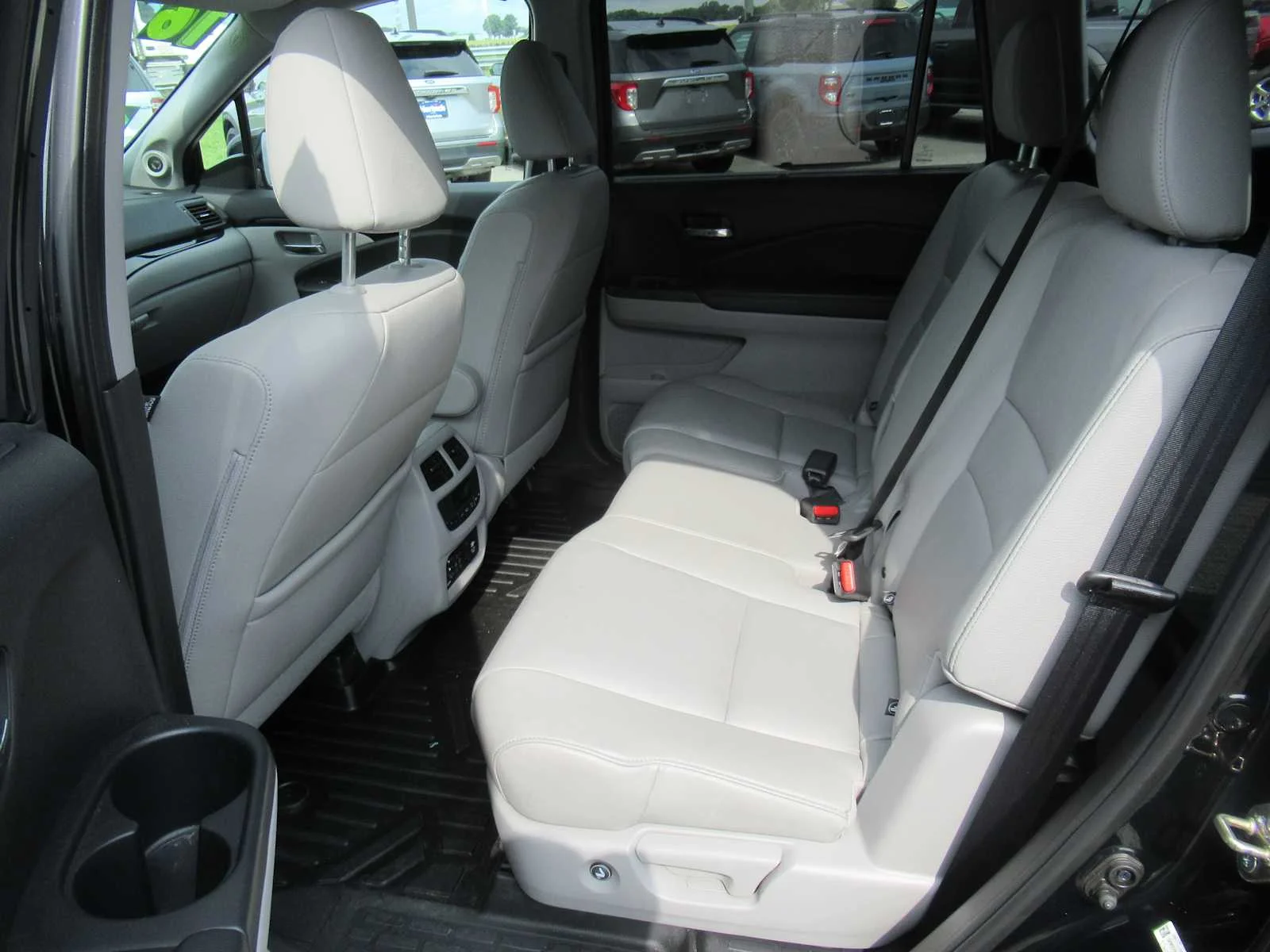 Used 2016 Black Forest Pearl Honda Touring image 23