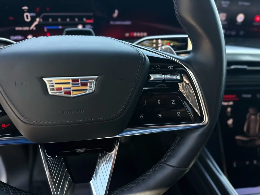 Used 2025 White Cadillac V-Series image 15