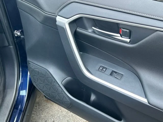 Used 2019  Toyota Limited image 39
