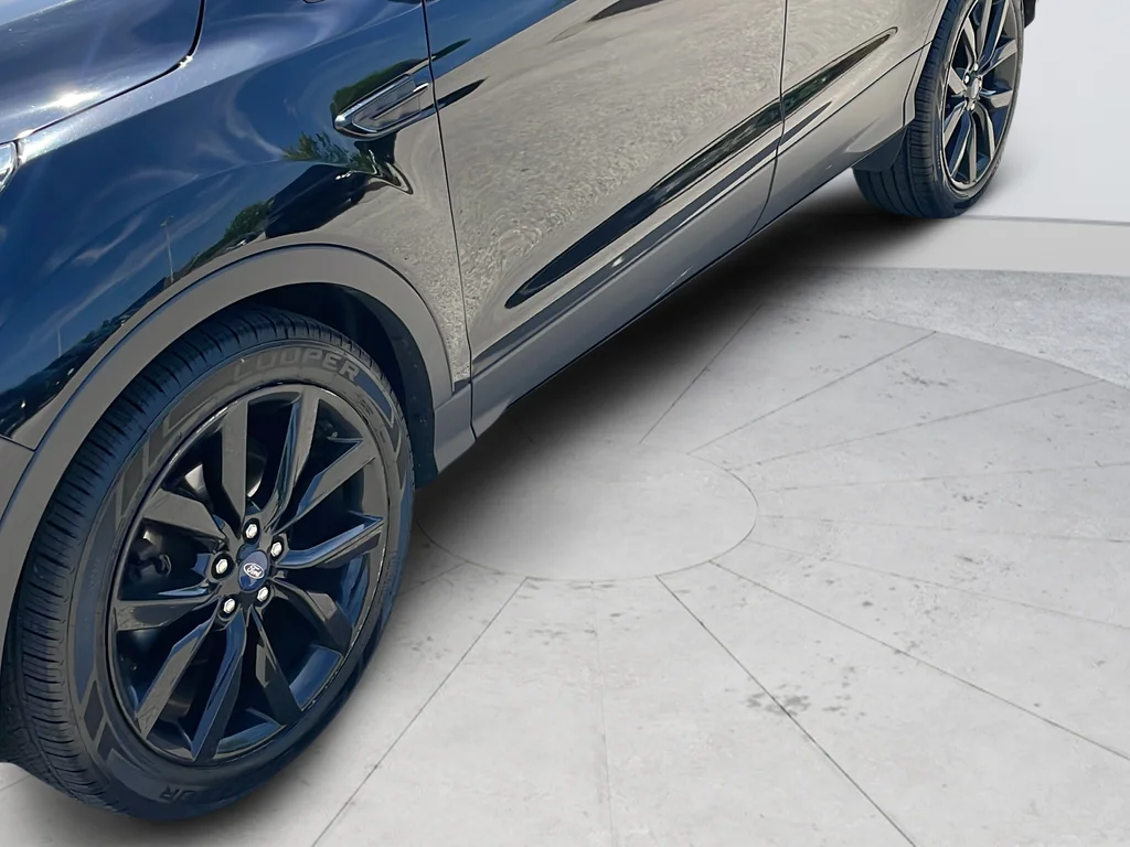 Used 2019 Black Ford SE image 42