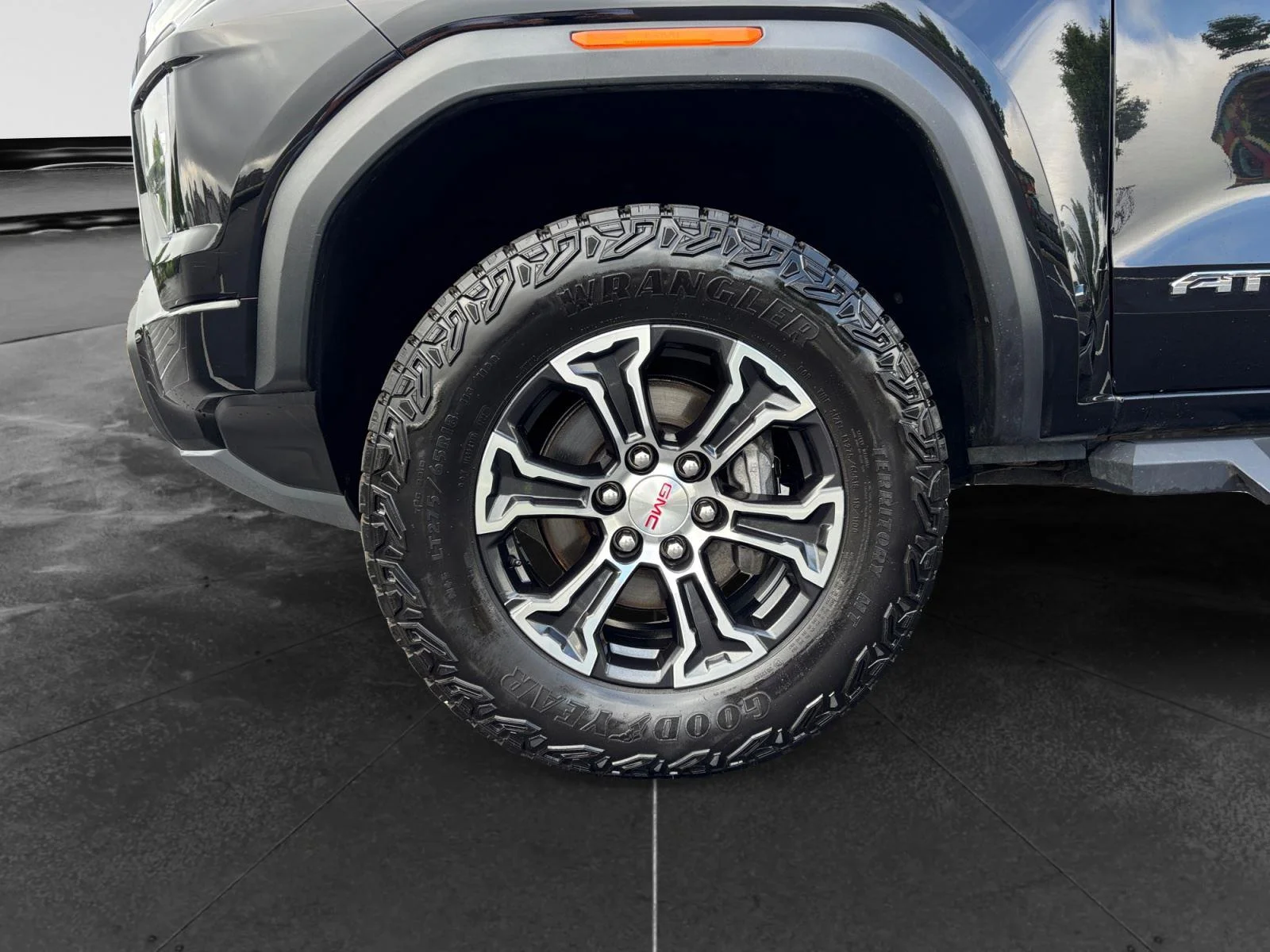 Used 2023 Onyx Black GMC 4WD AT4 image 9