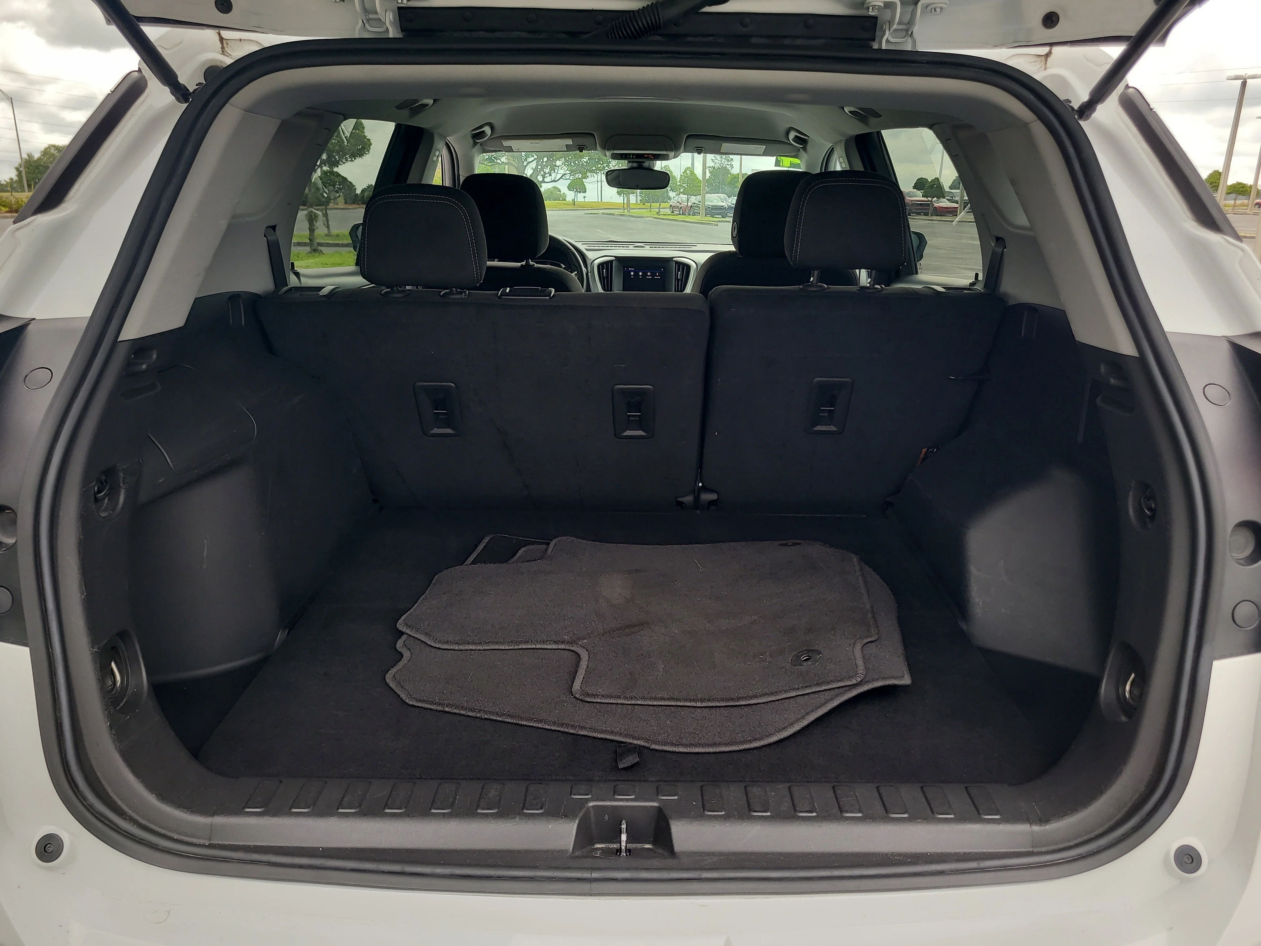 Used 2024 Summit White GMC SLE image 10
