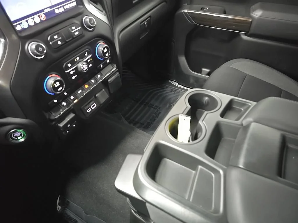 Used 2020 SILVER ICE METALLIC Chevrolet LT image 28