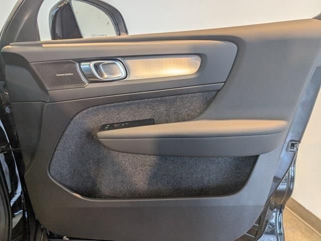 New 2026 Black Volvo B5 Ultra Black Edition image 30