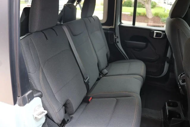Used 2024 Earl Clearcoat Jeep Sport S image 40